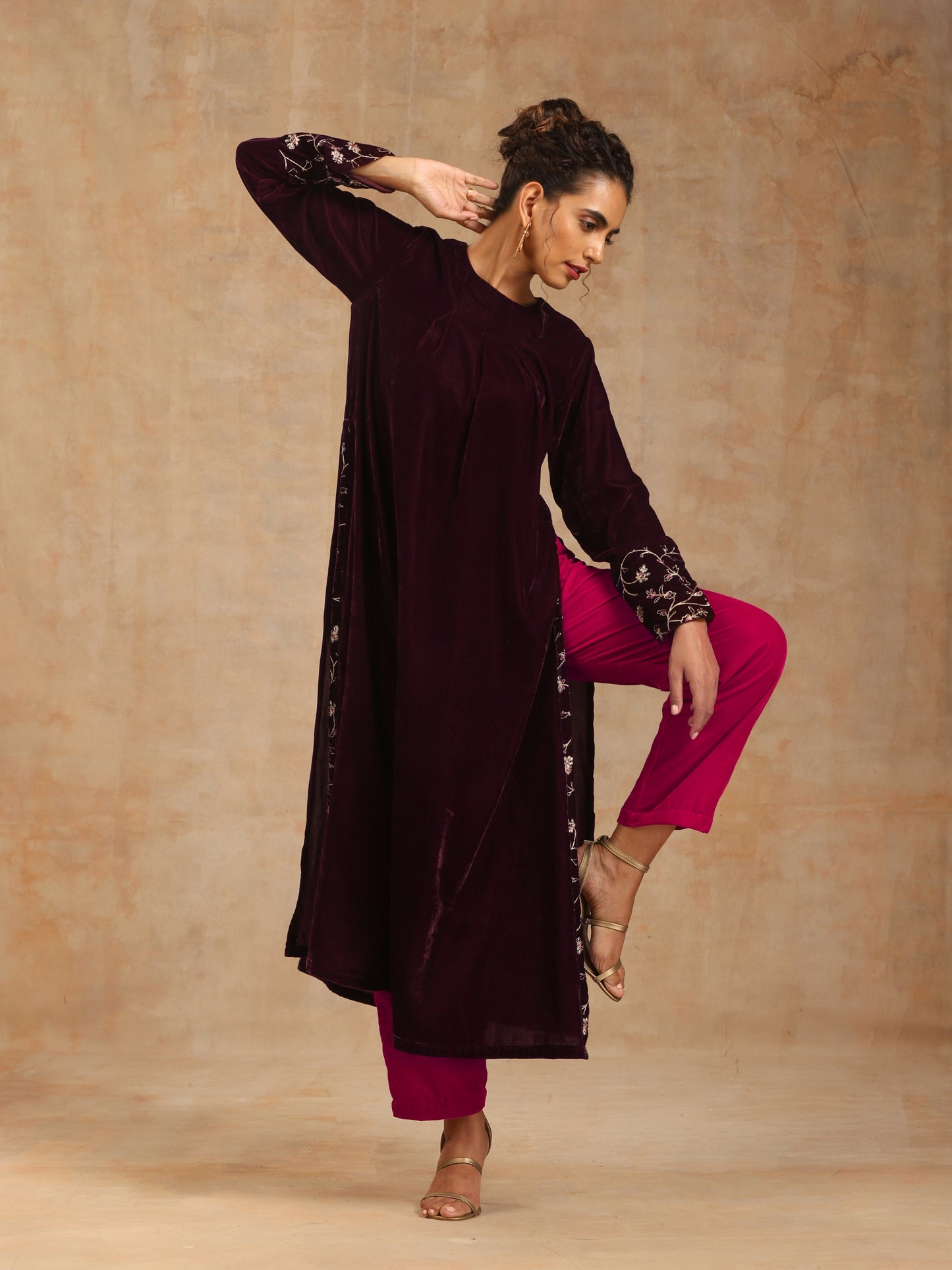 trueBrowns Wine Velvet Embroidered Kurta - Distacart