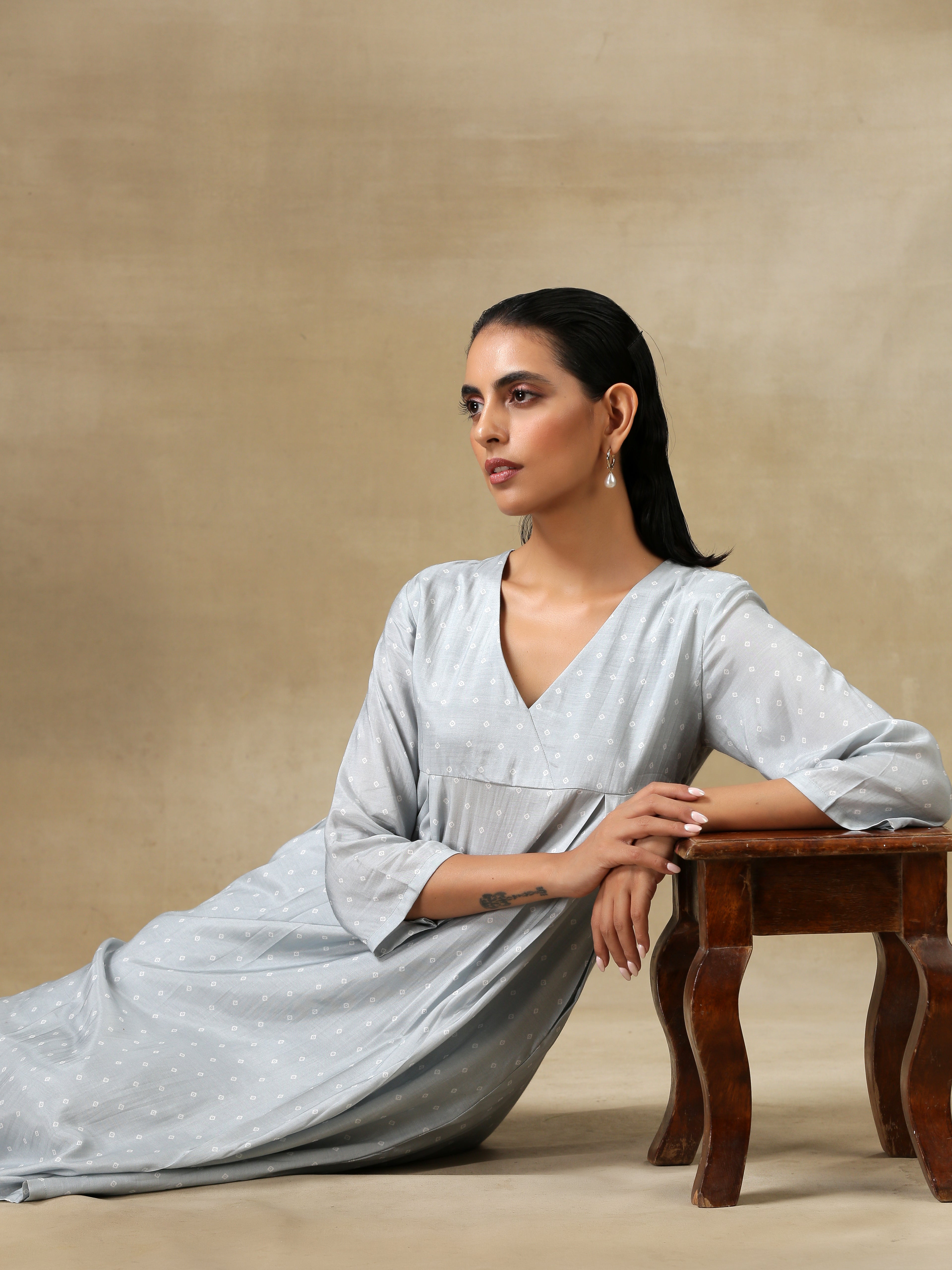 trueBrowns Grey Bandhani Printed Silk Yoke Kurta Pant Set - Distacart