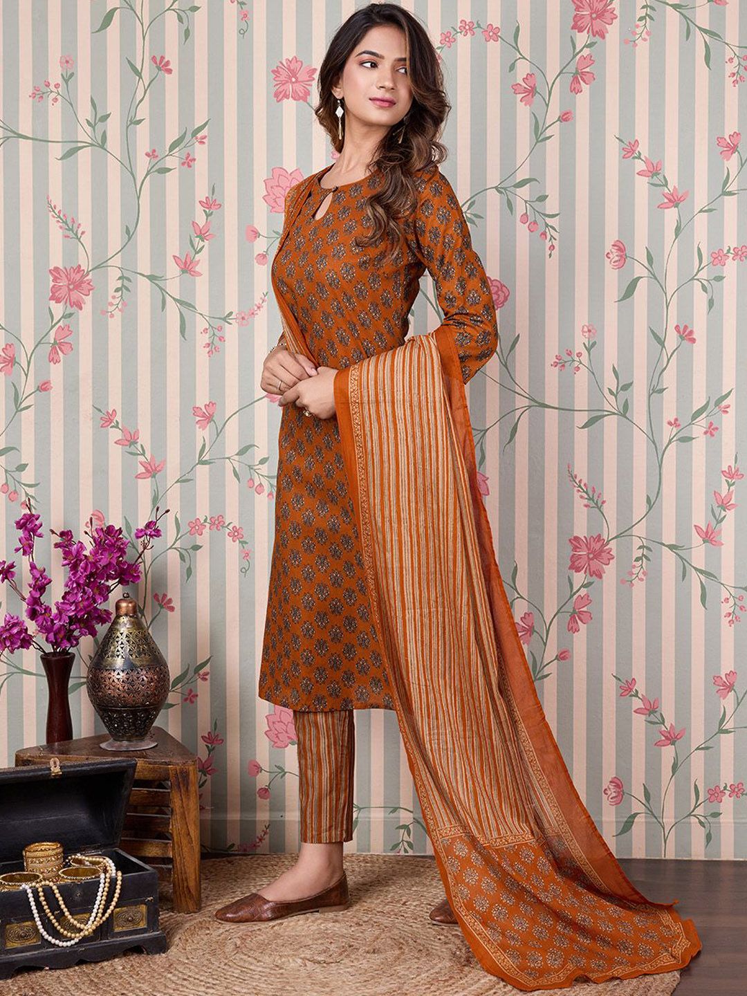 Ode by House of Pataudi Ethnic Motifs Printed Pure Cotton Kurta with Trousers & Dupatta - Distacart
