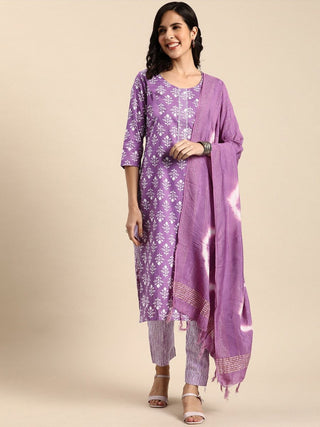 Anouk Women Floral Printed Regular Gotta Patti Kurta with Trousers & With Dupatta - Distacart