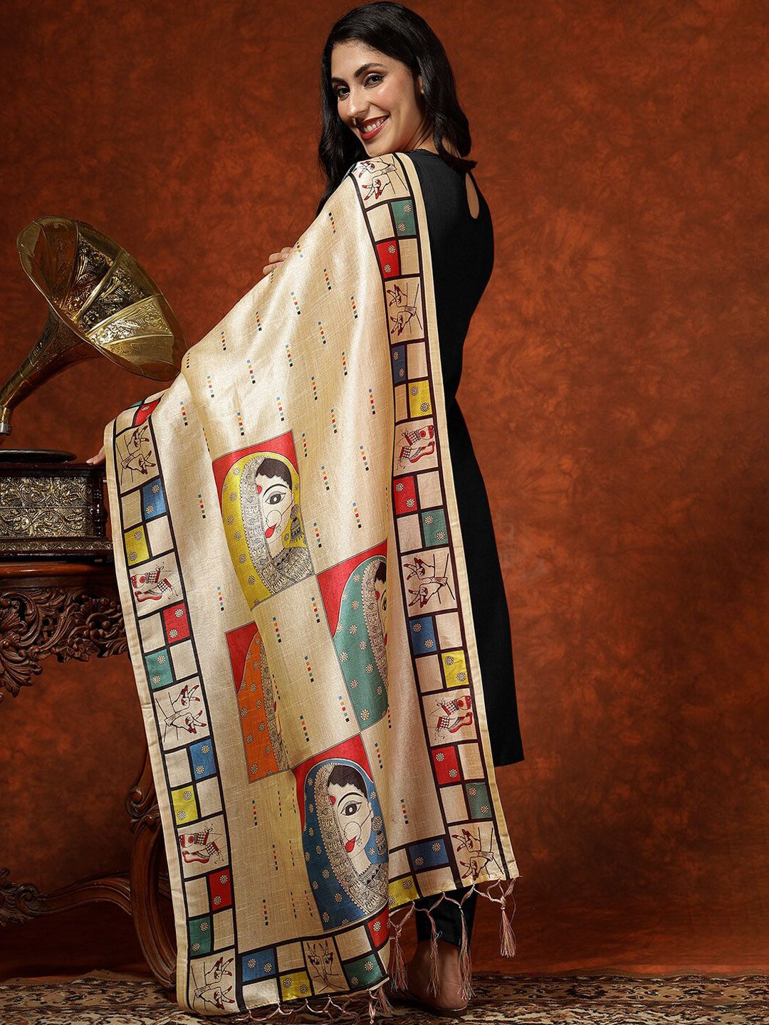 Kalini Round Neck Kurta & Trousers With Dupatta