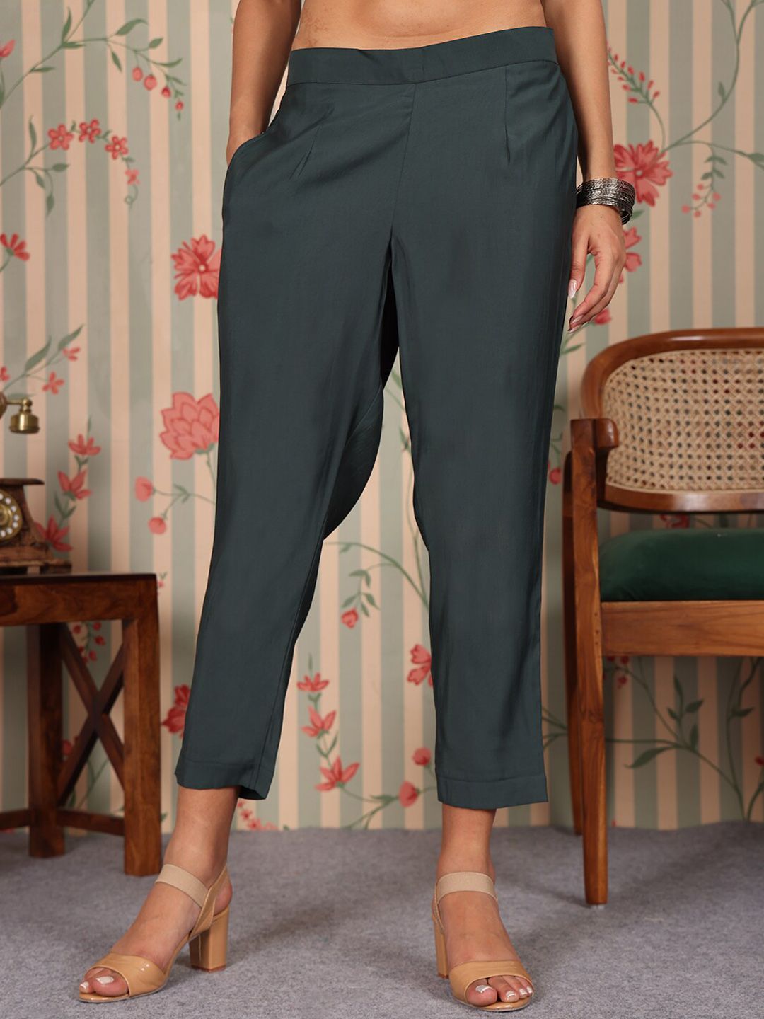 Ode by House of Pataudi Floral Printed Straight Chanderi Silk Kurta with Trousers - Distacart