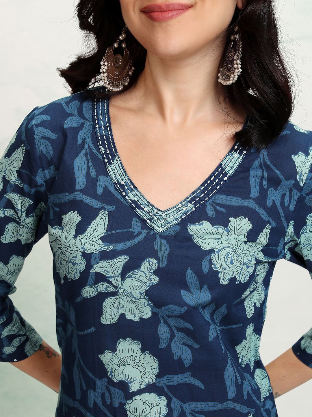 Vishudh Floral Printed V-Neck Cotton Straight Kurta