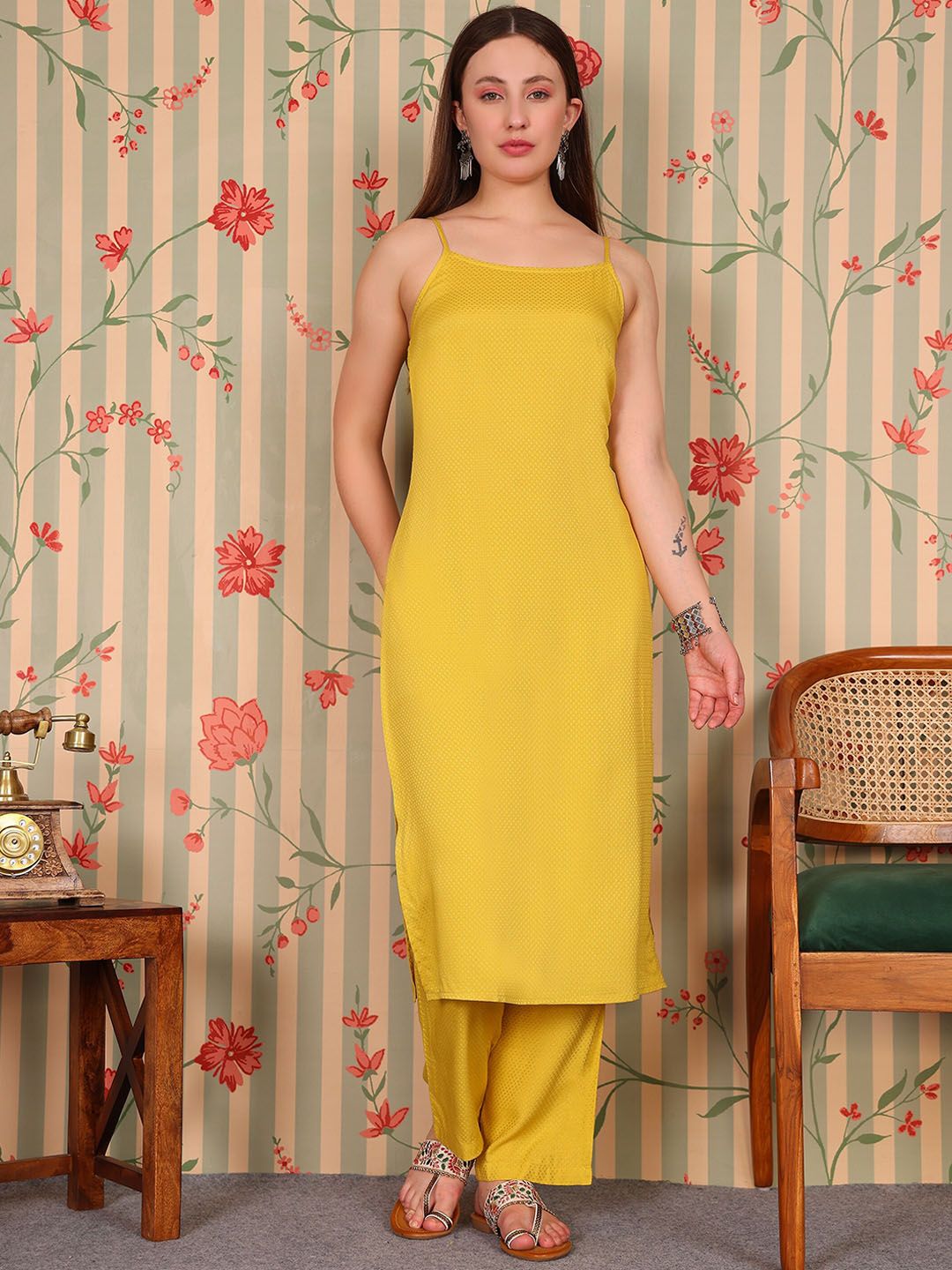 Ode by House of Pataudi Floral Regular Kurta with Trousers - Distacart