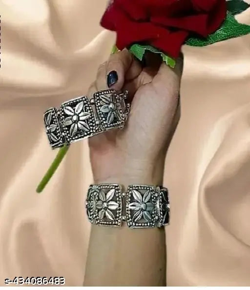 Tehzeeb Creations Women's Silver Plated Oxidised Bangle Set