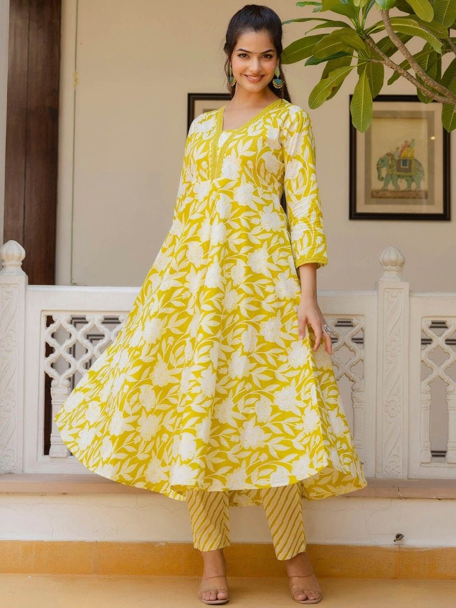 Anouk Women Floral Printed Thread Work Pure Cotton Kurta Pyjamas With Dupatta