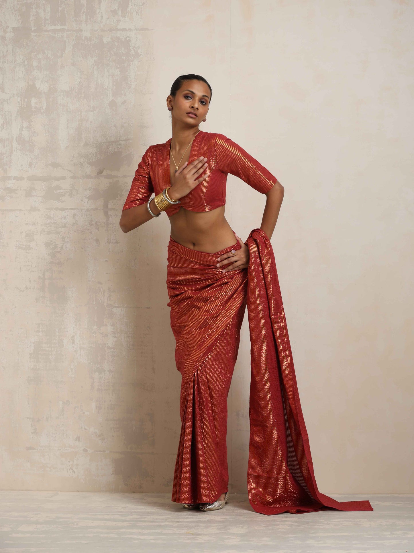 trueBrowns Maroon Gold Metallic Ready To Wear Saree - Distacart