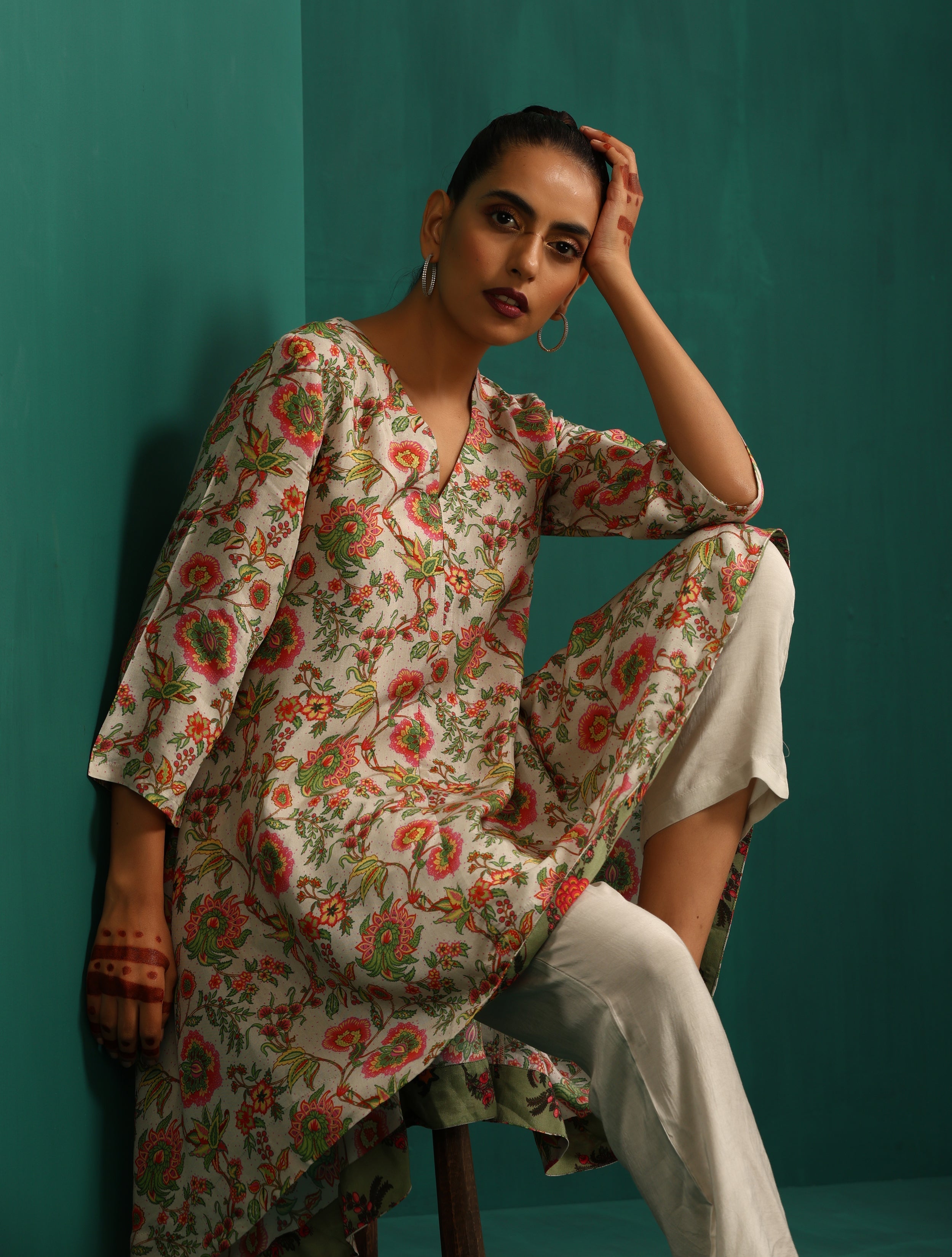 trueBrowns Off white Floral Jaal Muslin Silk Printed High Low Co-ord Set - Distacart