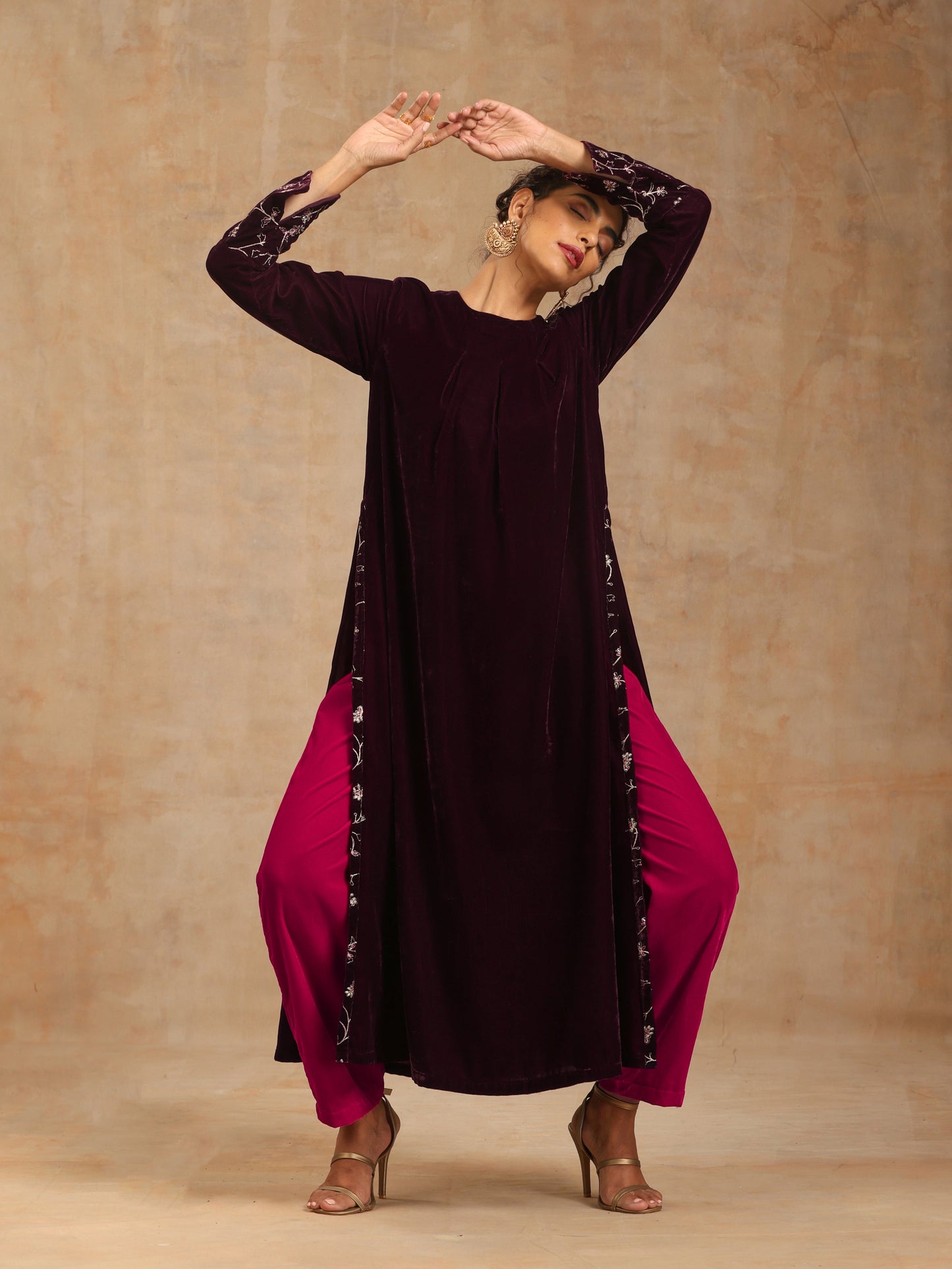 trueBrowns Wine Velvet Embroidered Kurta - Distacart
