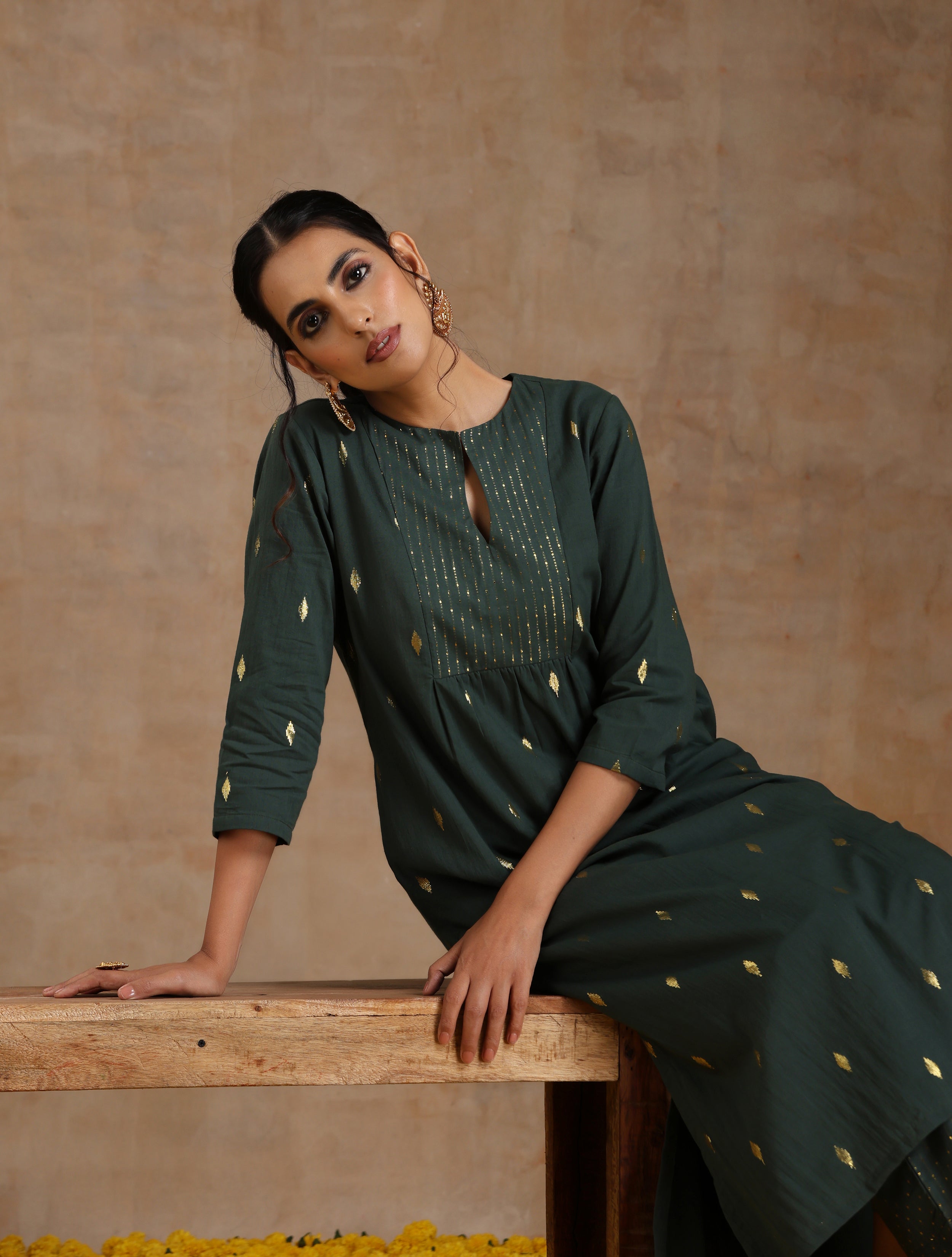 trueBrowns Dark Green Gold Cotton Yoke Kurta Set - Distacart