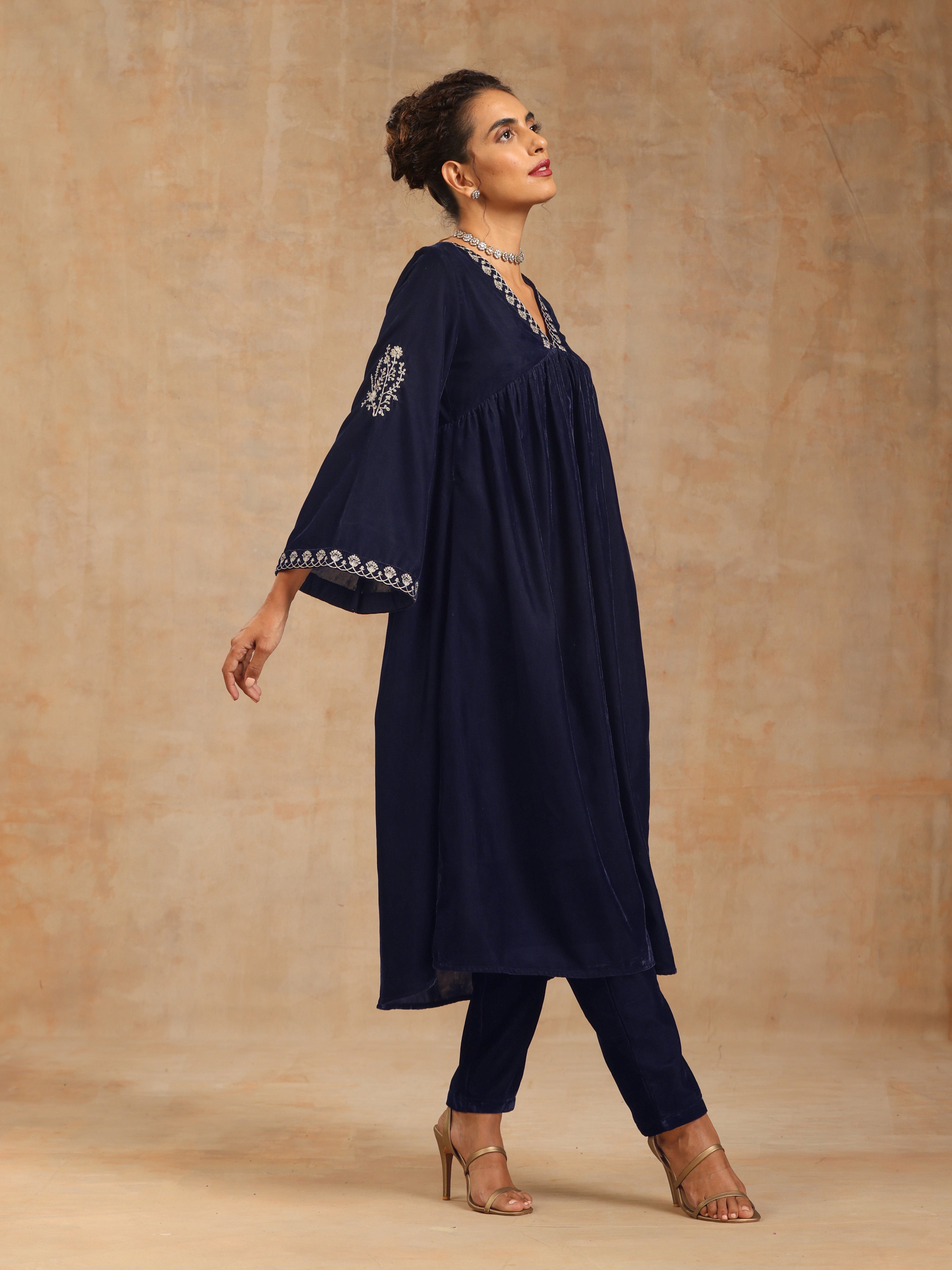 trueBrowns Midnight Blue Velvet Embroidered Kurta - Distacart