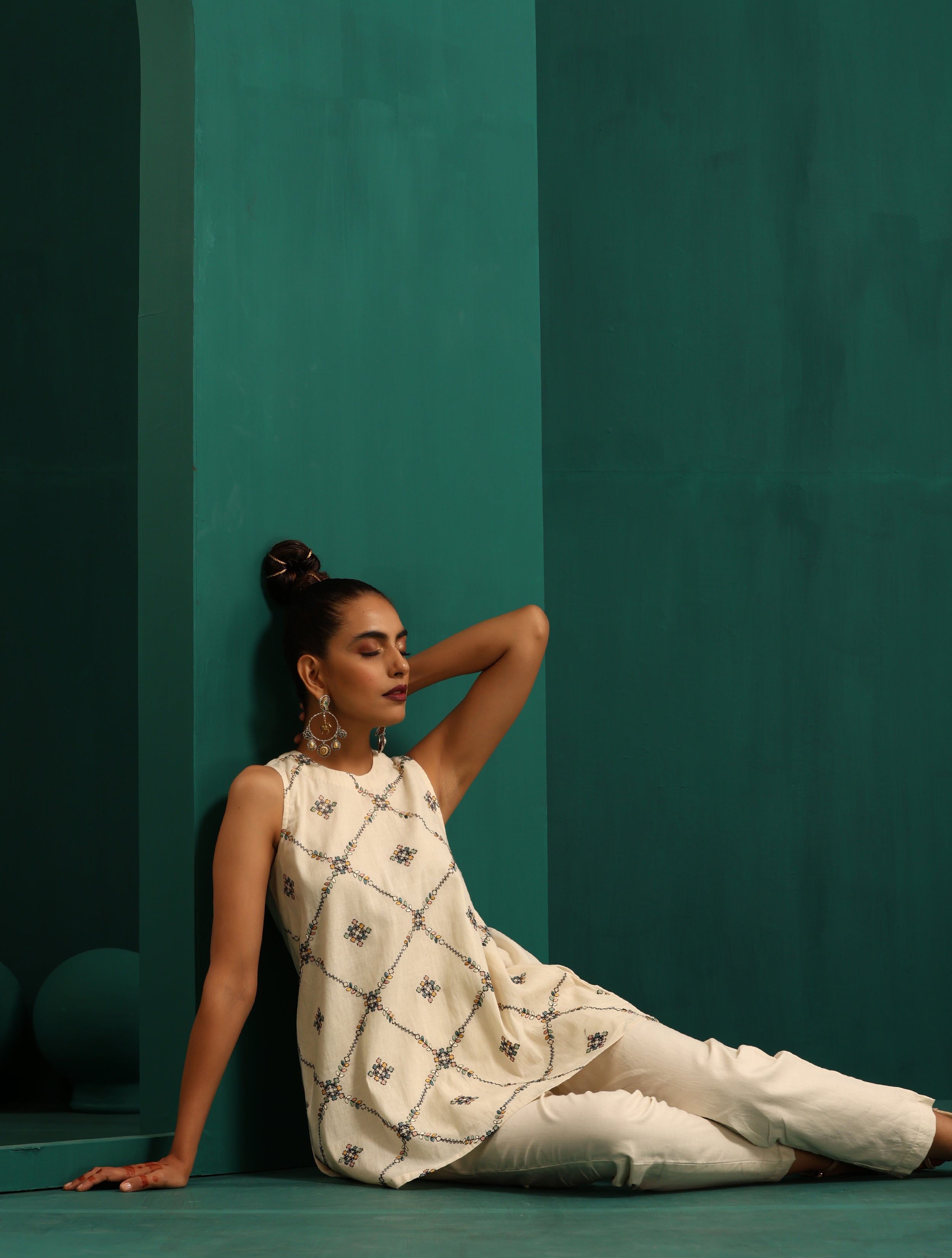 trueBrowns Ivory Rhombus Cotton Sleeveless Co-Ord Set - Distacart