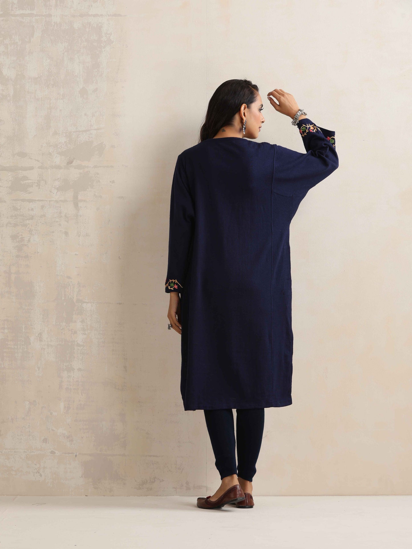 trueBrowns Blue Floral Embroidered Woollen Phiran Kurta - Distacart