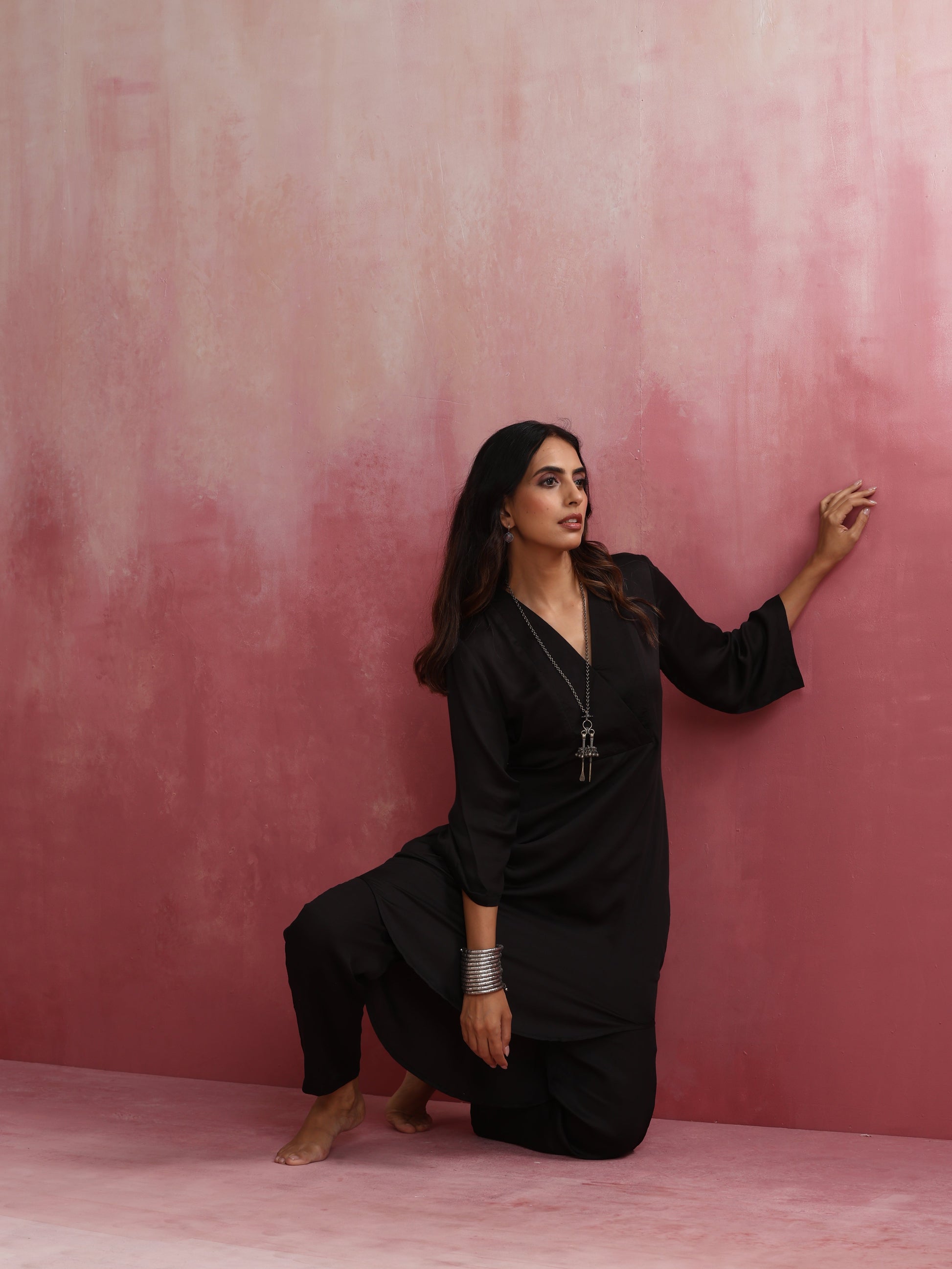 trueBrowns Black V Neck Kurta Co-ord Set - Distacart
