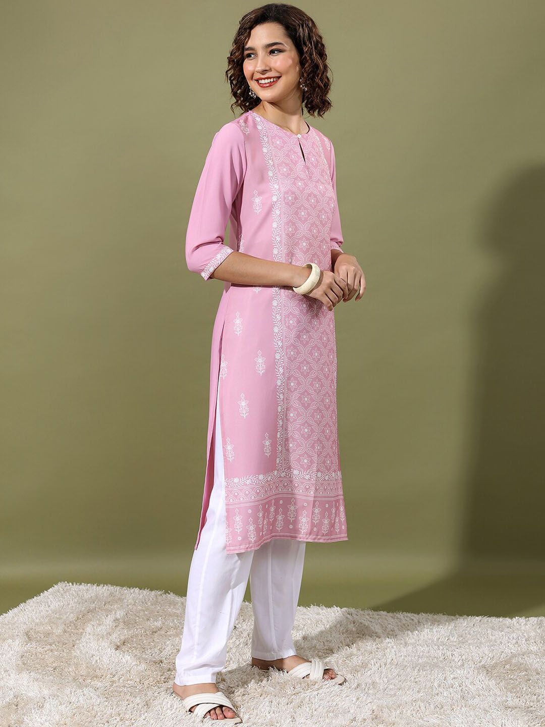 Vishudh Pink Floral Printed Keyhole Neck Straight Kurta