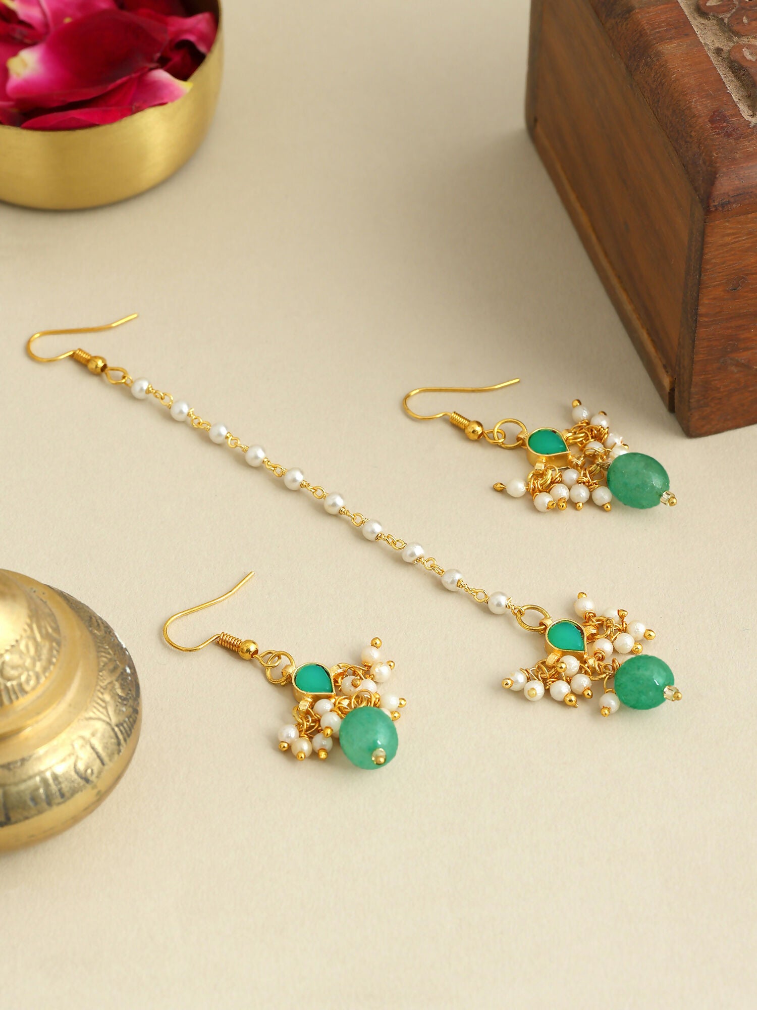 Ruby Raang Handcrafted Kundan Studded Earring With A Maang Tikka