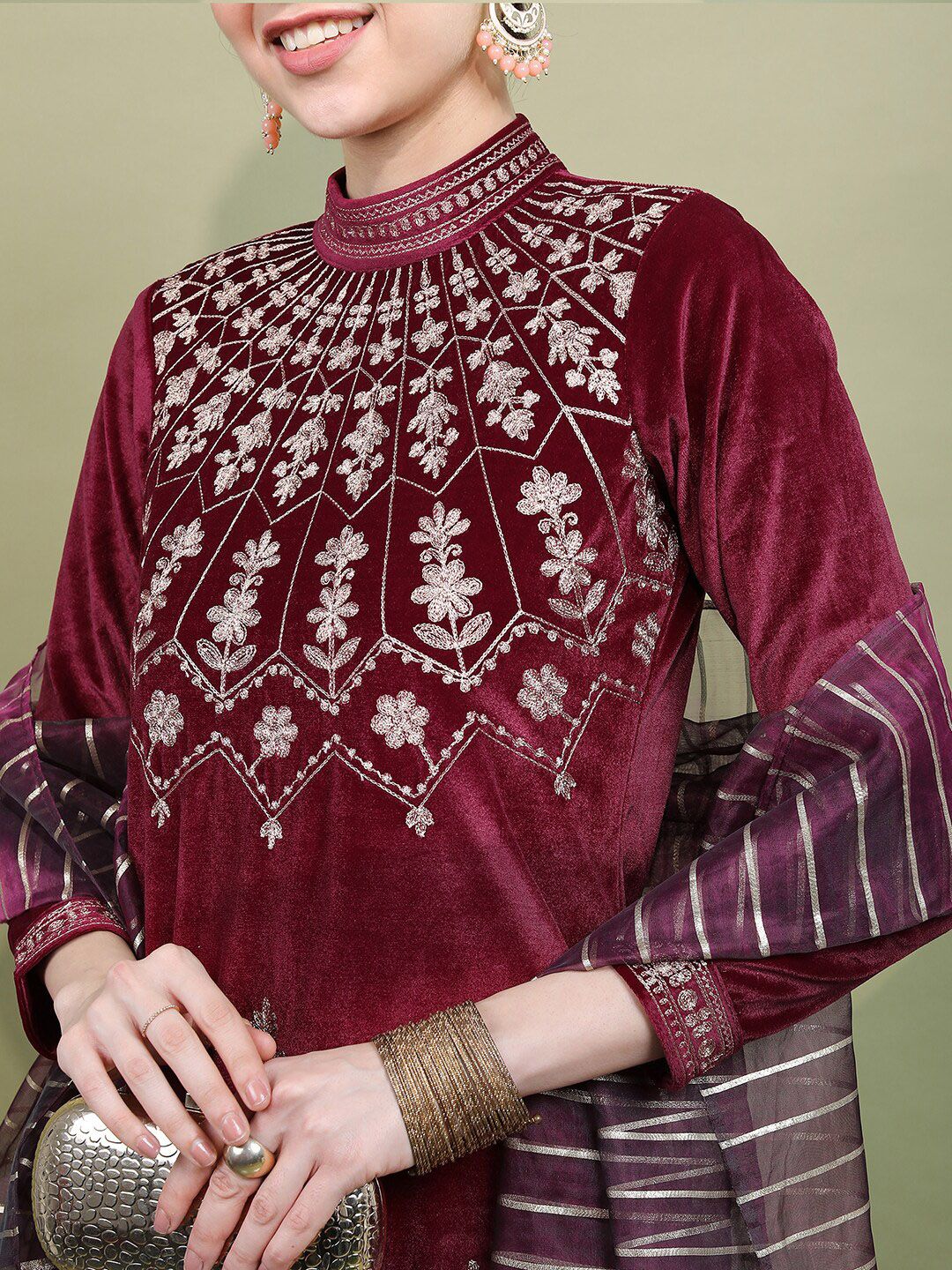 Vishudh Women Floral Embroidered Knitted Velvet Kurta with Trousers & With Dupatta - Distacart