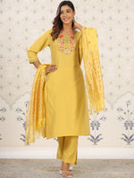 Thumbnail for Ode by House of Pataudi Embroidered Regular Thread Work Kurta With Trousers & Dupatta - Distacart