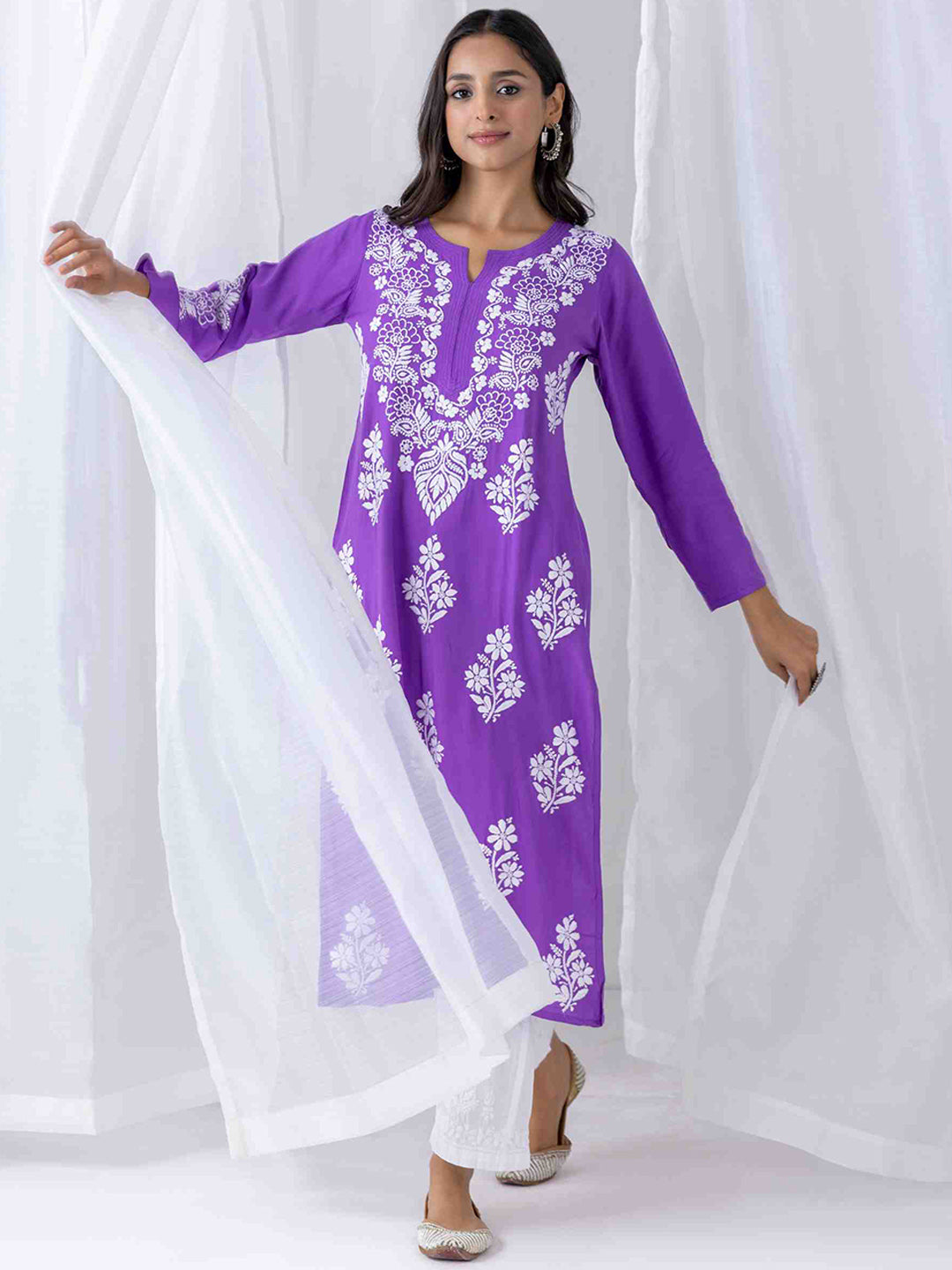 HOUSE OF KARI Floral Chikankari Embroidered Notched Round Neck Straight Kurta - Distacart