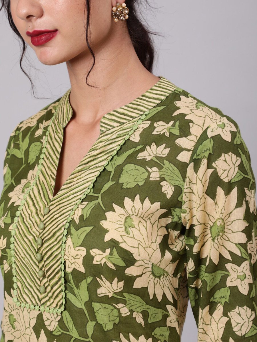 Aks Floral Printed Mandarin Collar Pure Cotton Kurta with Trousers - Distacart