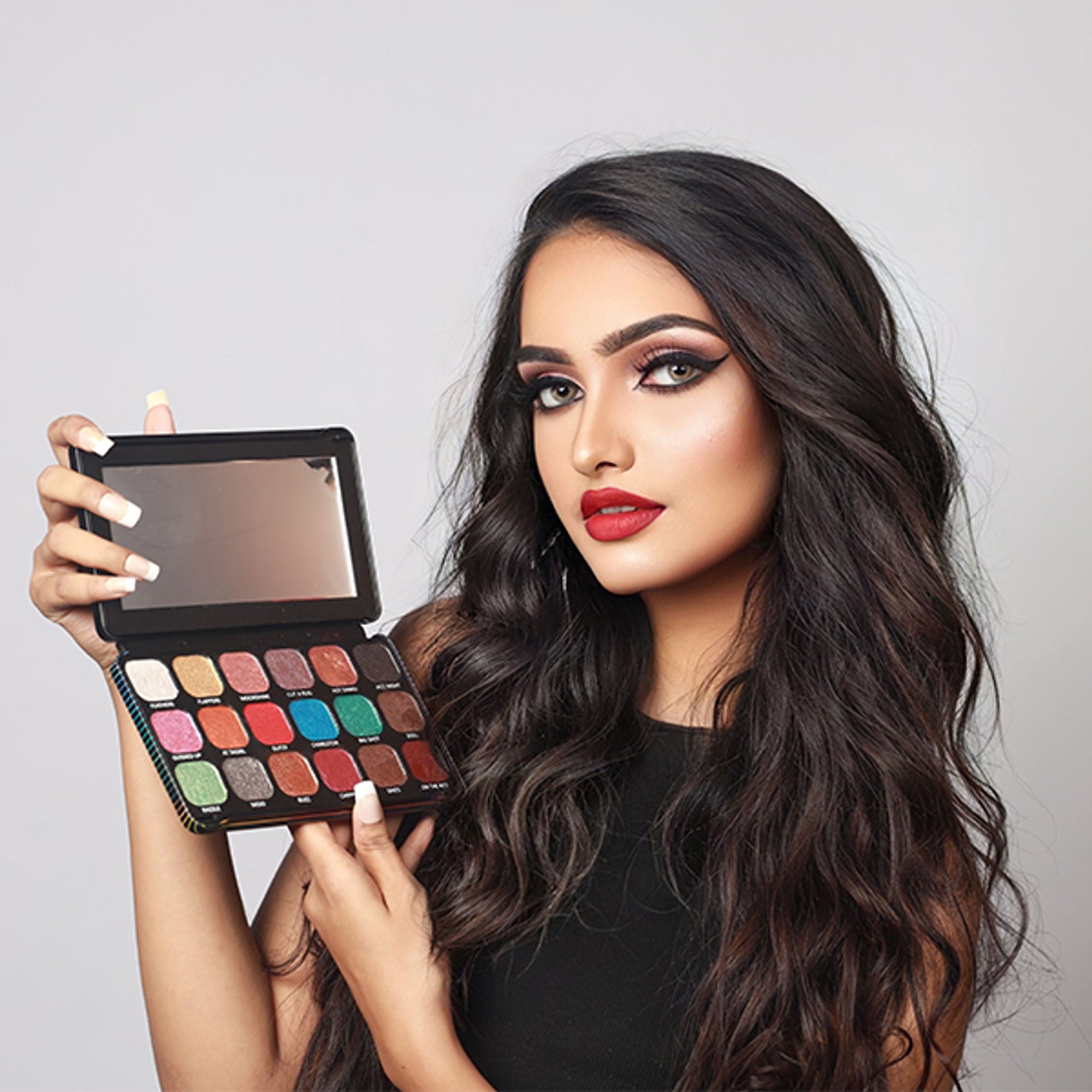 Europe Girl 18 colour Diamond Eyeshadow Palette - Dazzle Light - Distacart
