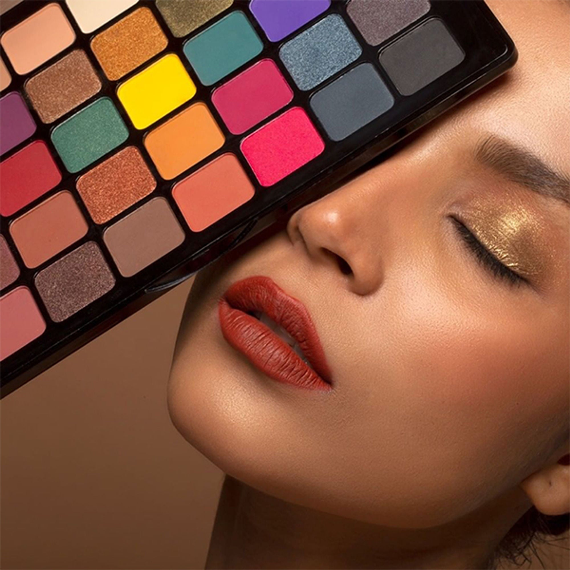 Europe Girl 40 Colour Eyeshadow Palette - Cool Tone - Distacart