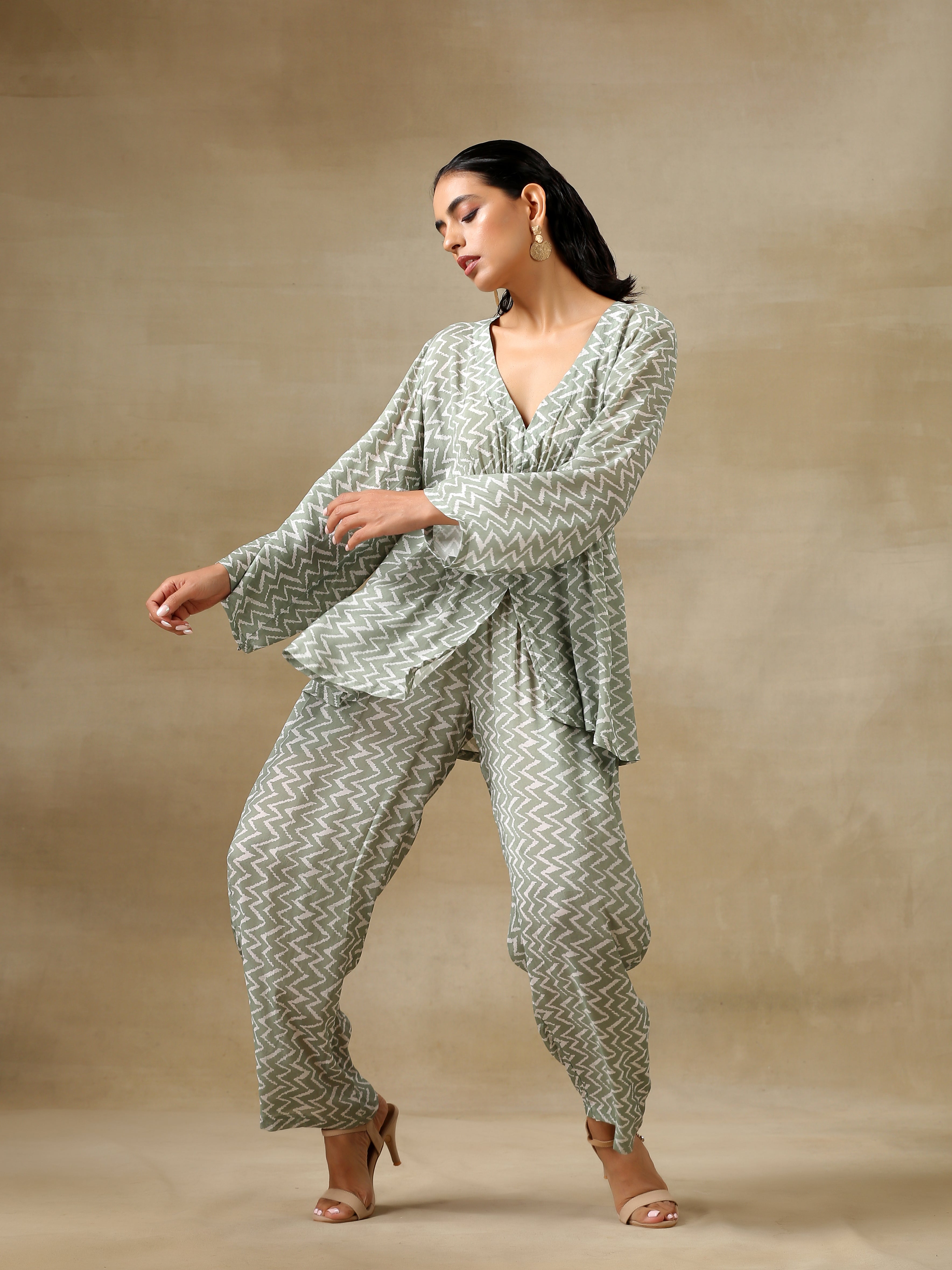 trueBrowns Light Green Bandhani Printed Silk V-Neck Co-Ord Set - Distacart