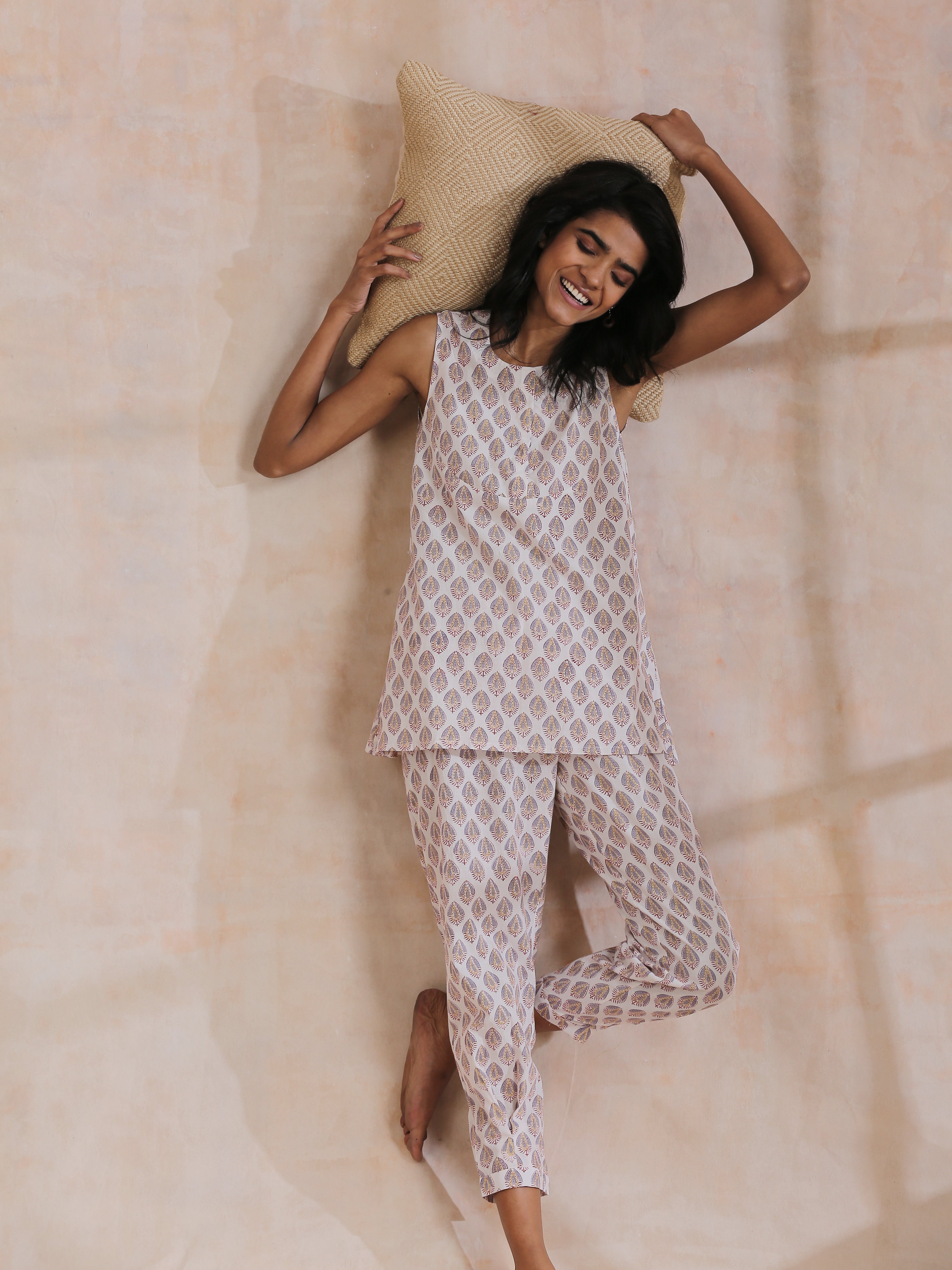 trueBrowns White With Grey Buta Block Print Cotton Sleeveless Co-Ord Set - Distacart