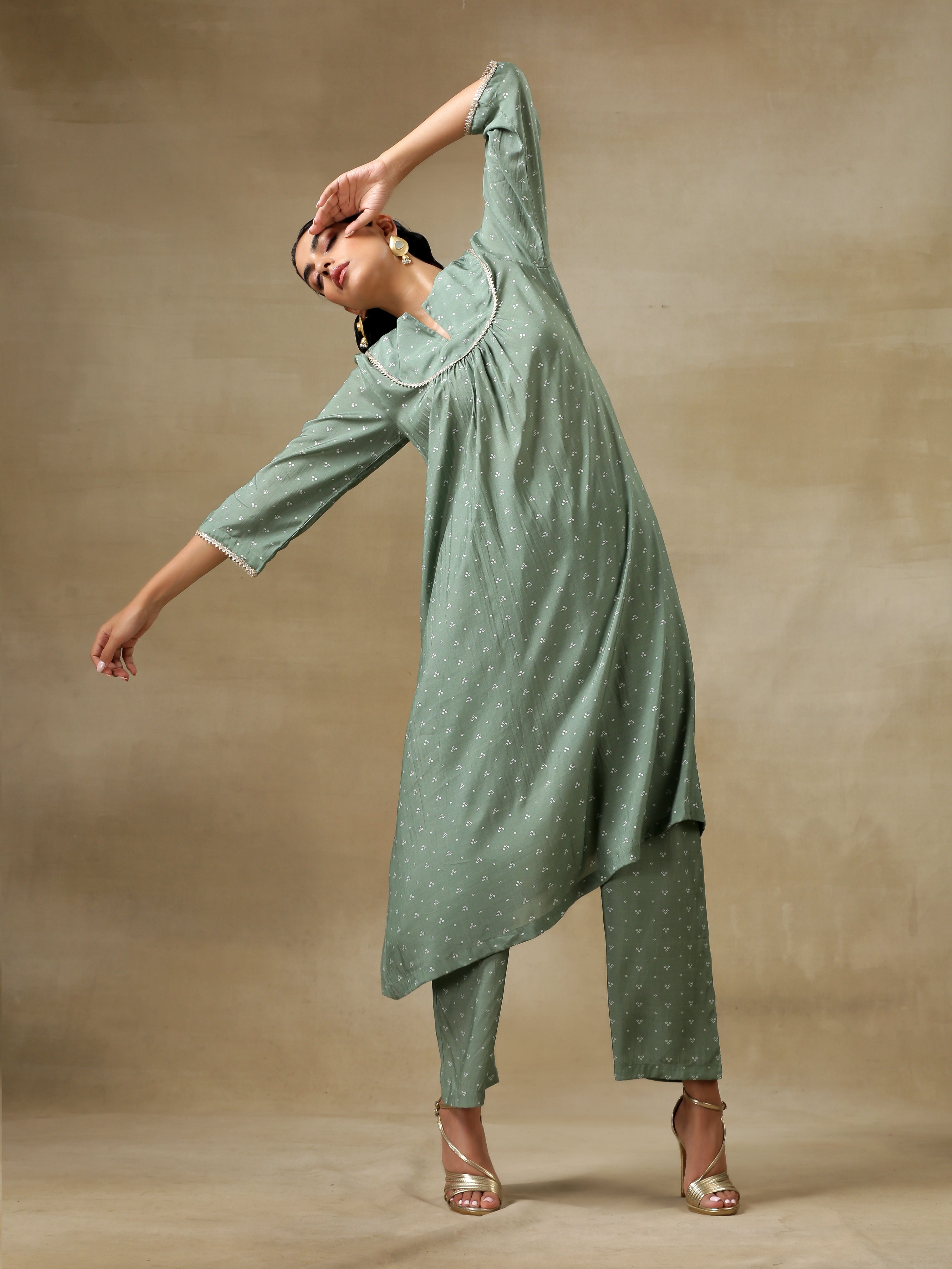 trueBrowns Light Green Bandhani Printed Silk Yoke Kurta Pant Set - Distacart