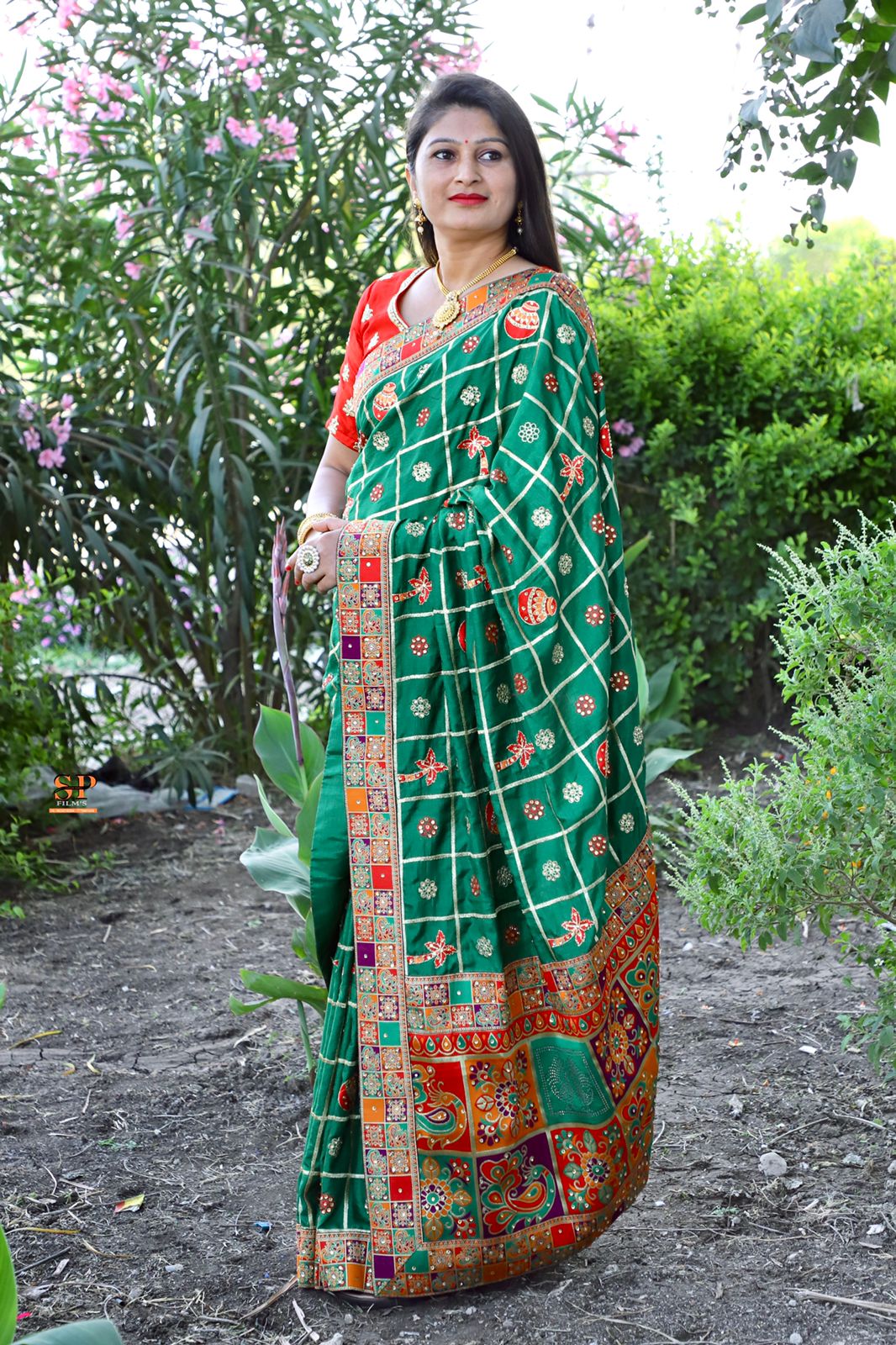 Lorenvalley Fashion Premium Green Dola Silk Embroidery and Diamond work with Jacquard Lace Border Saree - Distacart