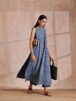 Thumbnail for trueBrowns Indigo Dabu Zig-Zag Lines Print Cotton Sleeveless Kurta Pant Set - Distacart