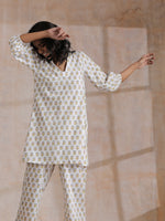 Thumbnail for trueBrowns Multi Color Floral Booti Print Cotton V-Square Neck Co-Ord Set - Distacart