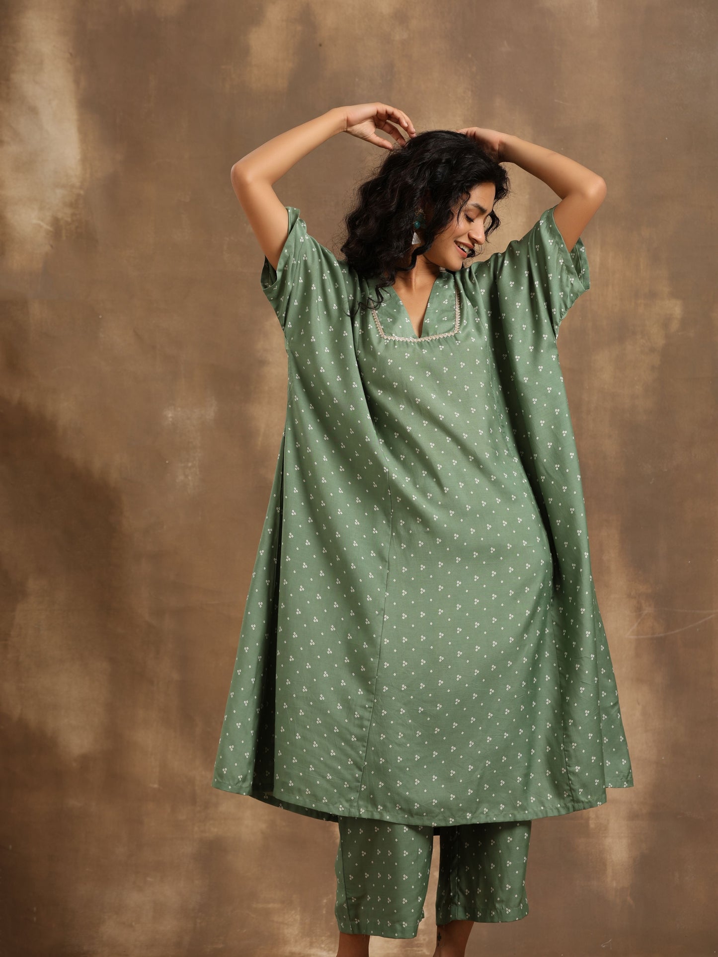 trueBrowns Light Green Bandhani Printed Silk Oversized Kurta Pant Set - Distacart