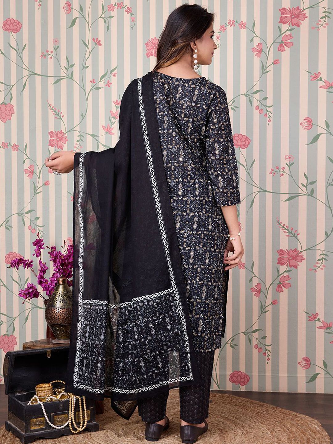Ode by House of Pataudi Abstract Printed Regular Pure Cotton Kurta with Trousers & Dupatta - Distacart