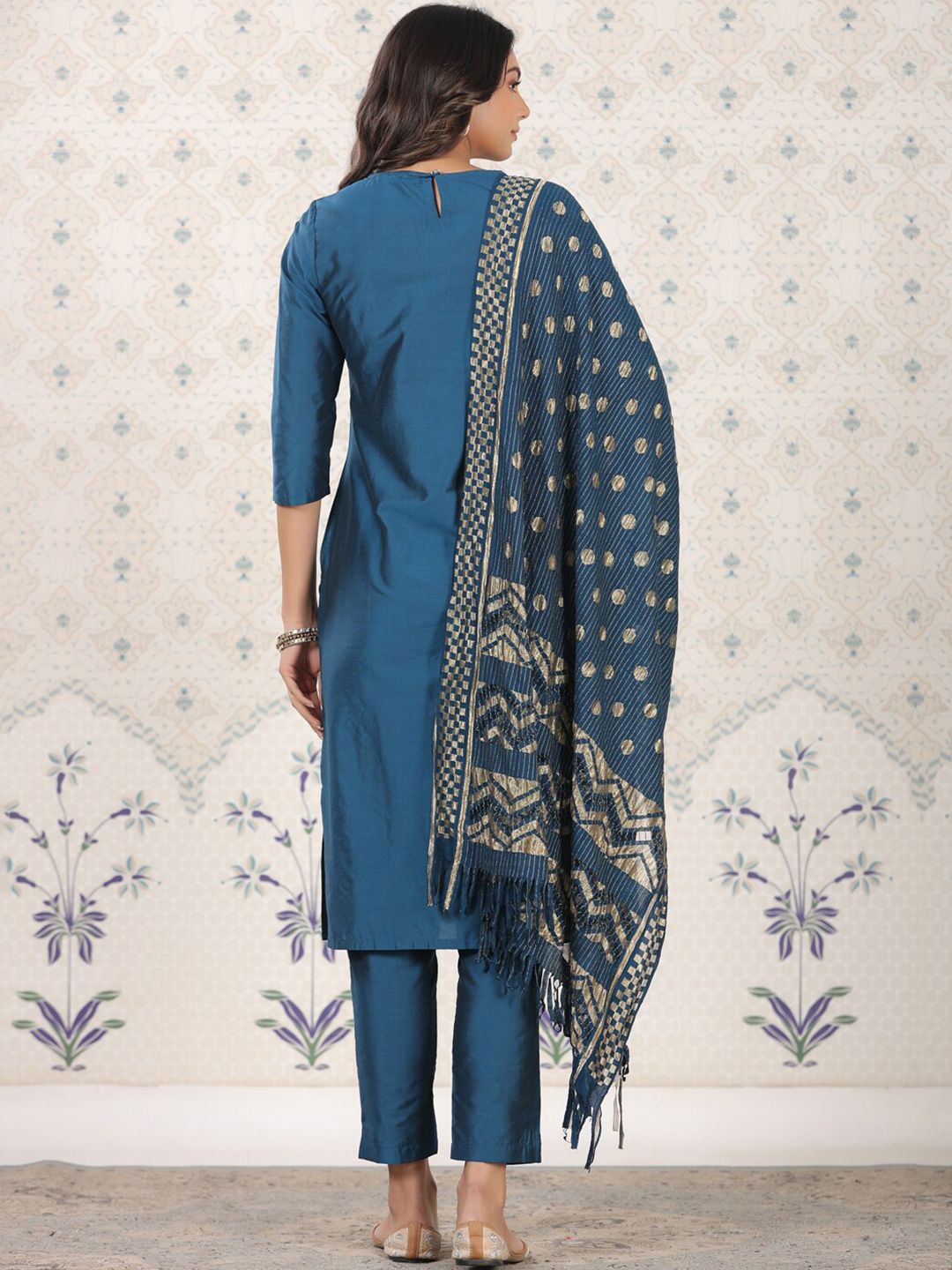 Ode by House of Pataudi Ethnic Motifs Woven Design Straight Kurta With Trousers & Dupatta - Distacart