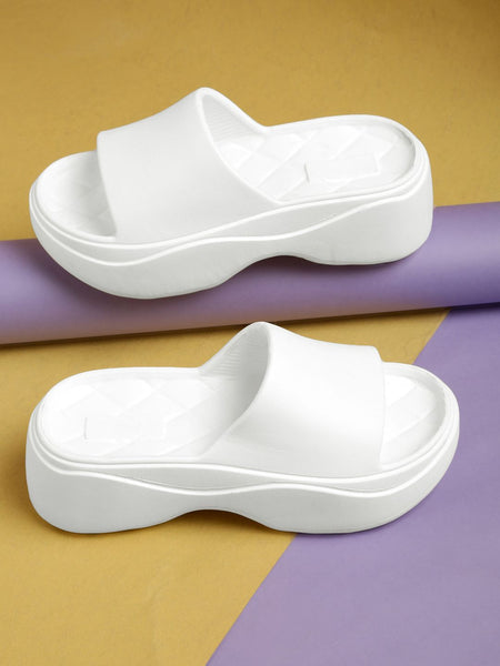 Roadster Women Round Toe Flip Flops