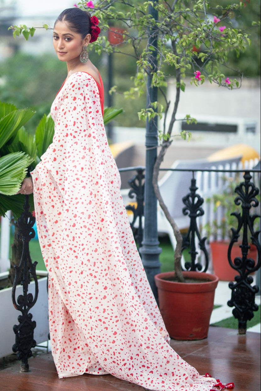 Very Much Indian Mastaani - Pure Mul Cotton Handloom Saree with Beautiful Heart Prints - Red - Distacart