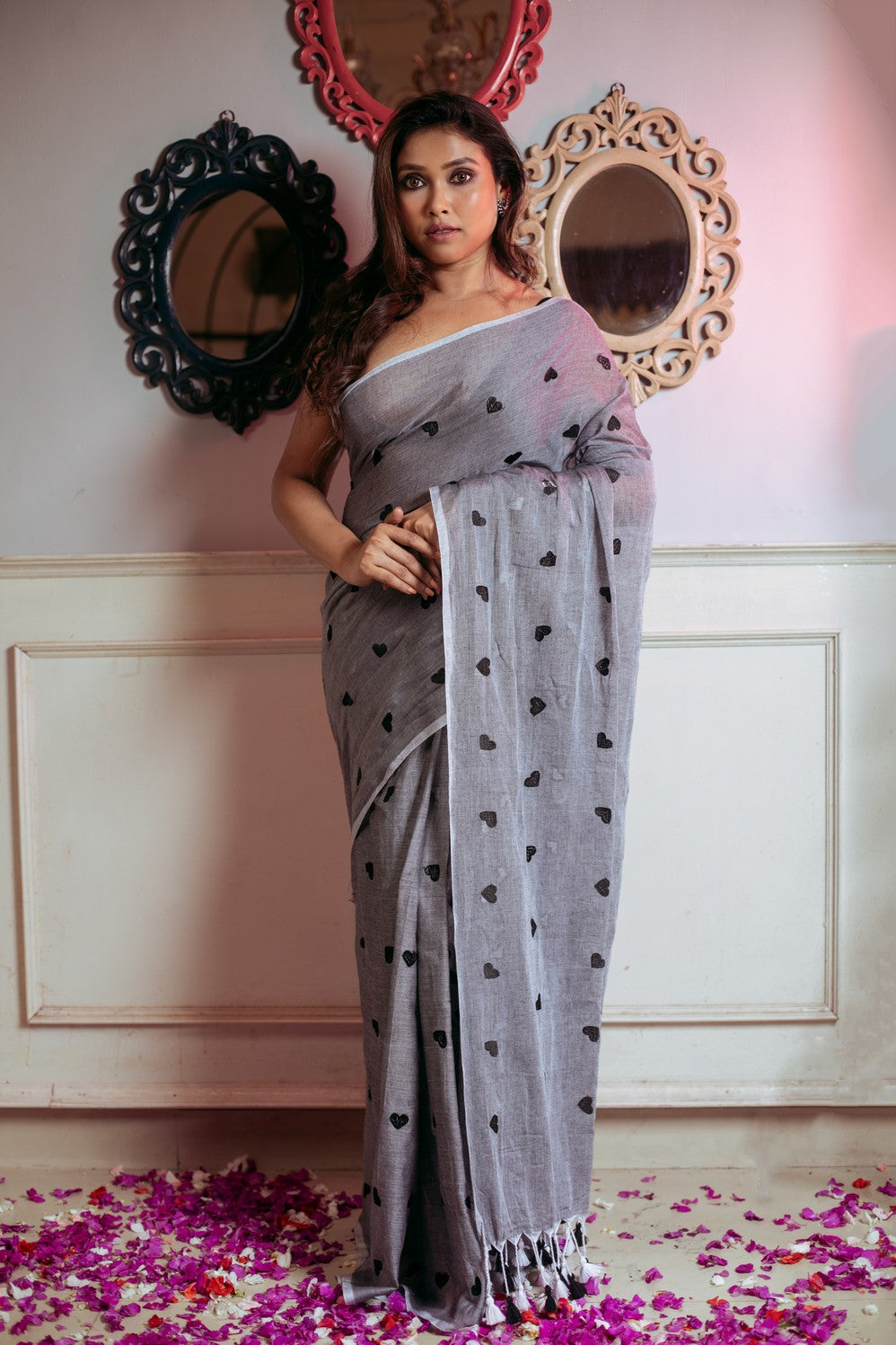 Very Much Indian Mastaani - Pure Mul Jamdhani Cotton Handloom Saree with Beautiful Heart Weaves - Grey - Distacart