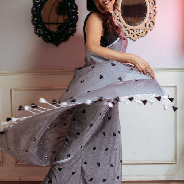 Very Much Indian Mastaani - Pure Mul Jamdhani Cotton Handloom Saree with Beautiful Heart Weaves - Grey - Distacart