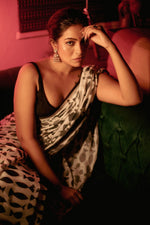 Thumbnail for Very Much Indian Mastaani - Pure Mul Cotton Handloom Saree with Beautiful Floral Weaves - White - Distacart