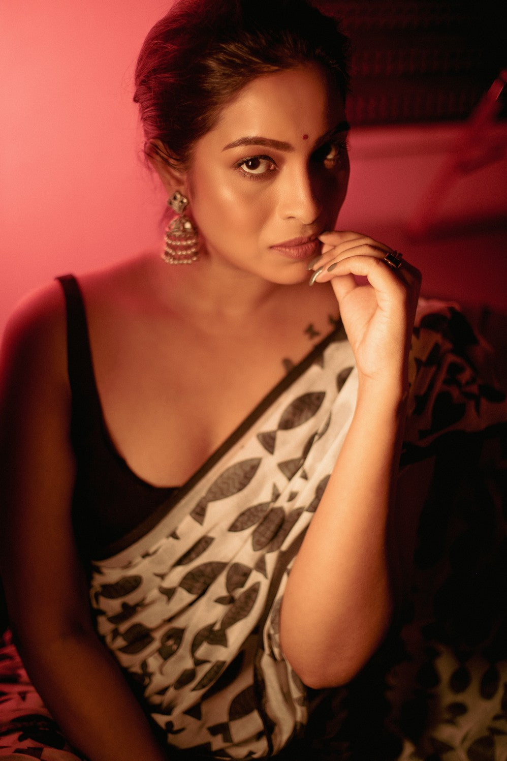 Very Much Indian Mastaani - Pure Mul Cotton Handloom Saree with Beautiful Floral Weaves - White - Distacart