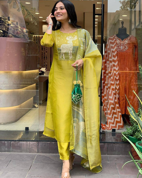 Malishka Women's Green Roman Silk Zari Weaving Straight Kurta Pant With Dupatta - Distacart