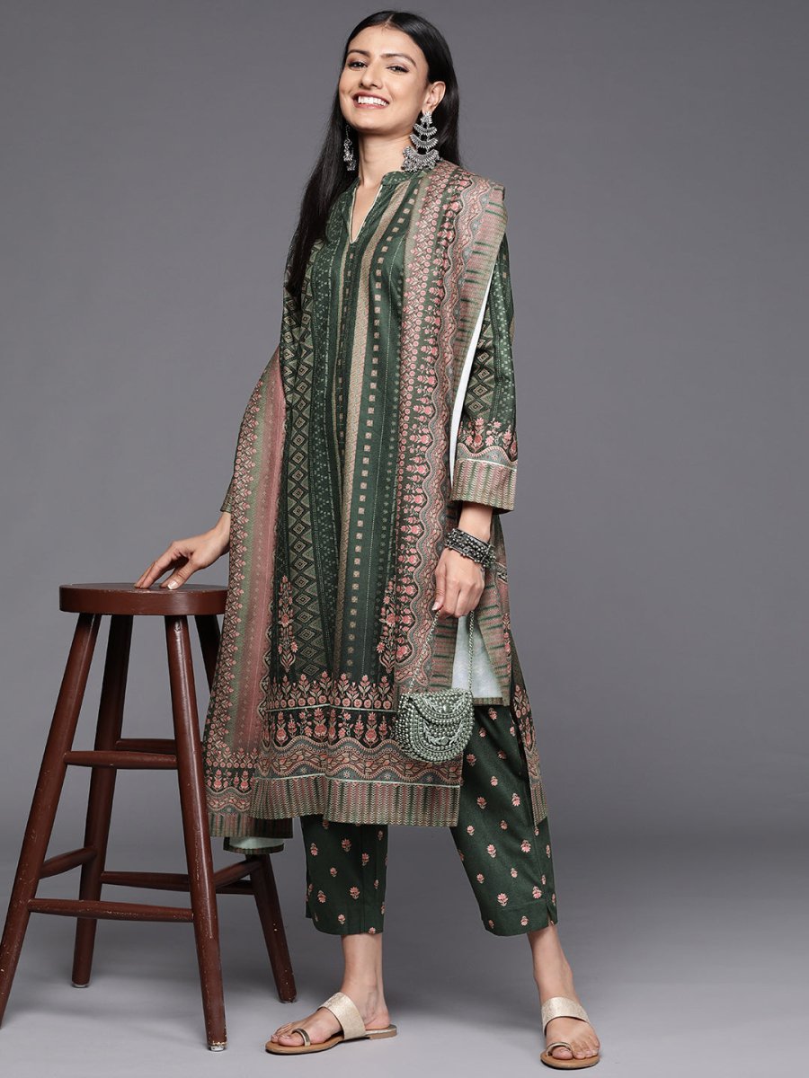 Ahalyaa Women Green Printed Gotta Patti Velvet Kurta with Trousers & With Dupatta - Distacart