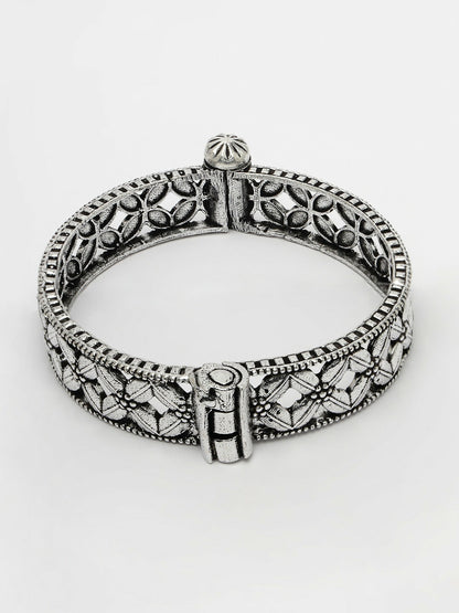 NVR Women's Silver-Toned German Silver Oxidised Kada Bangle - Distacart
