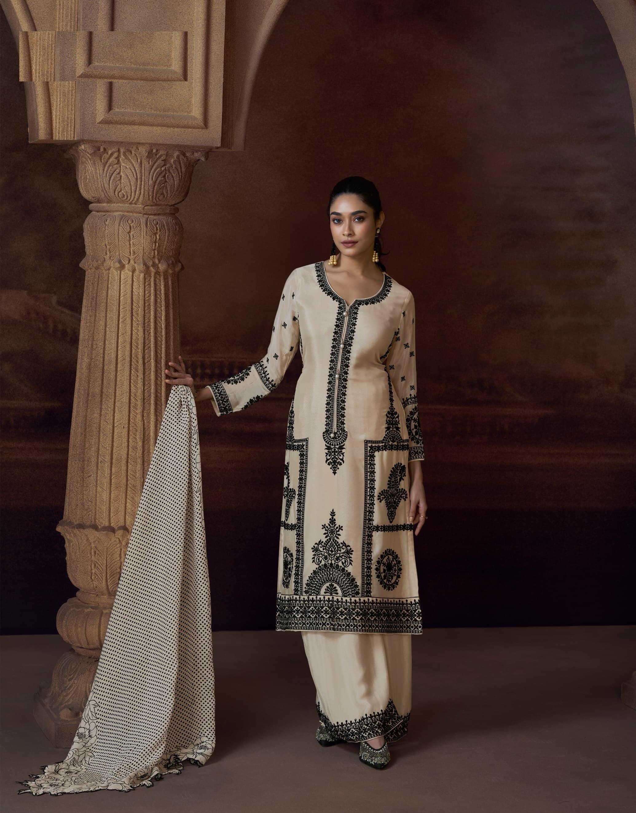 Aarshi Fashions Cream Chinon Silk Suit