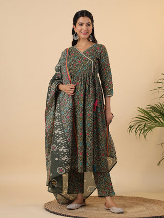 Janasya Angrakha Poly Cotton Green Gemometric V-Neck Kurta Set - Distacart