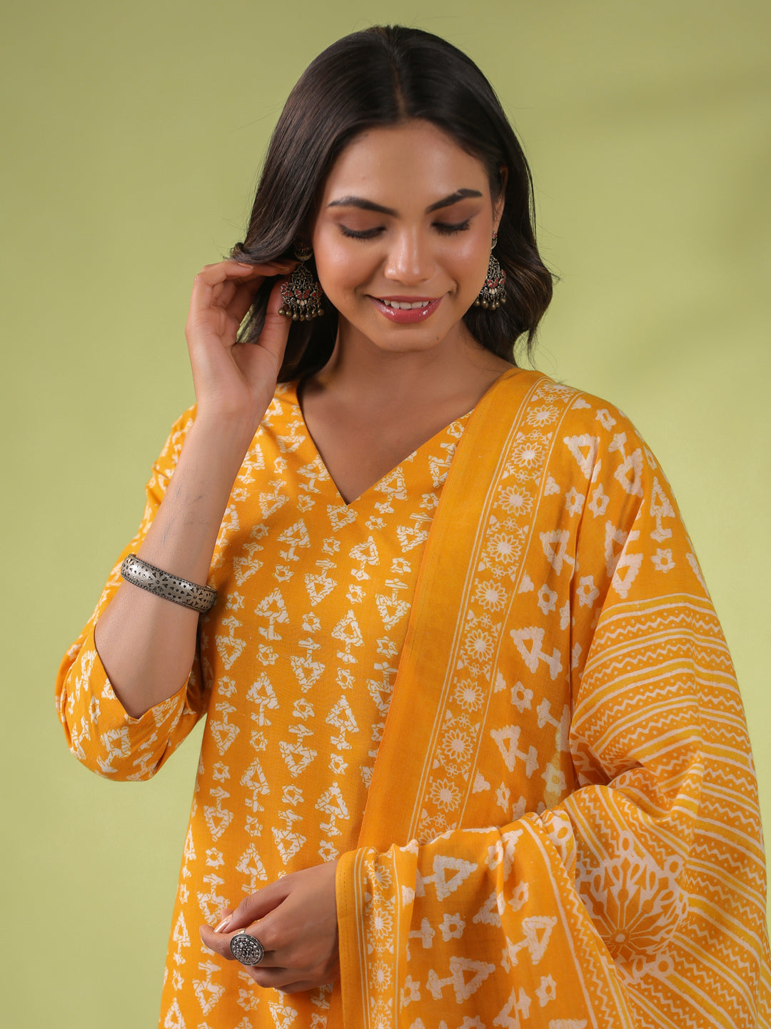 Janasya Regular Poly Cotton Mustard Gemometric V-Neck Kurta Set - Distacart