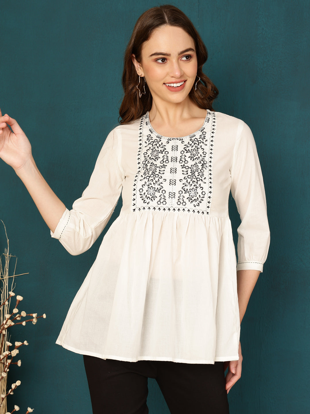Antaran White Pure Cotton Embellished Tunic - Distacart