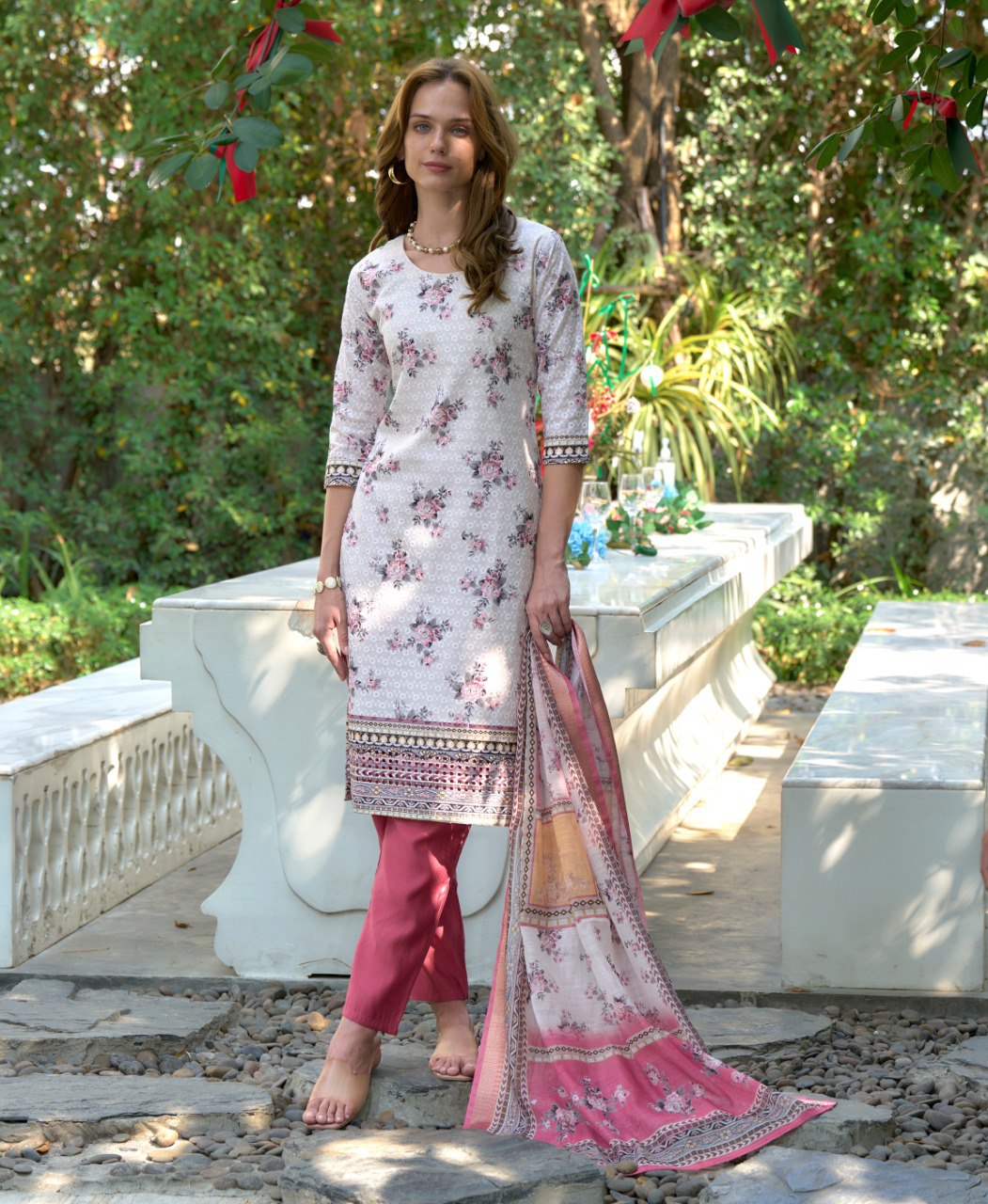 Prazu Fashion Off White Cotton Leaf Embroidered Kurta Set