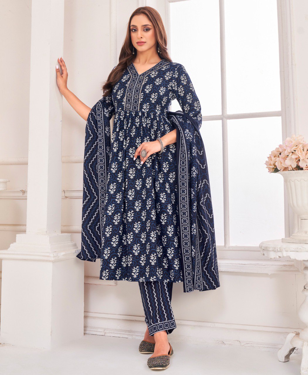 Prazu Fashion Navy Blue Pure Cotton Geometric & Gold Foil Print Kurta Set